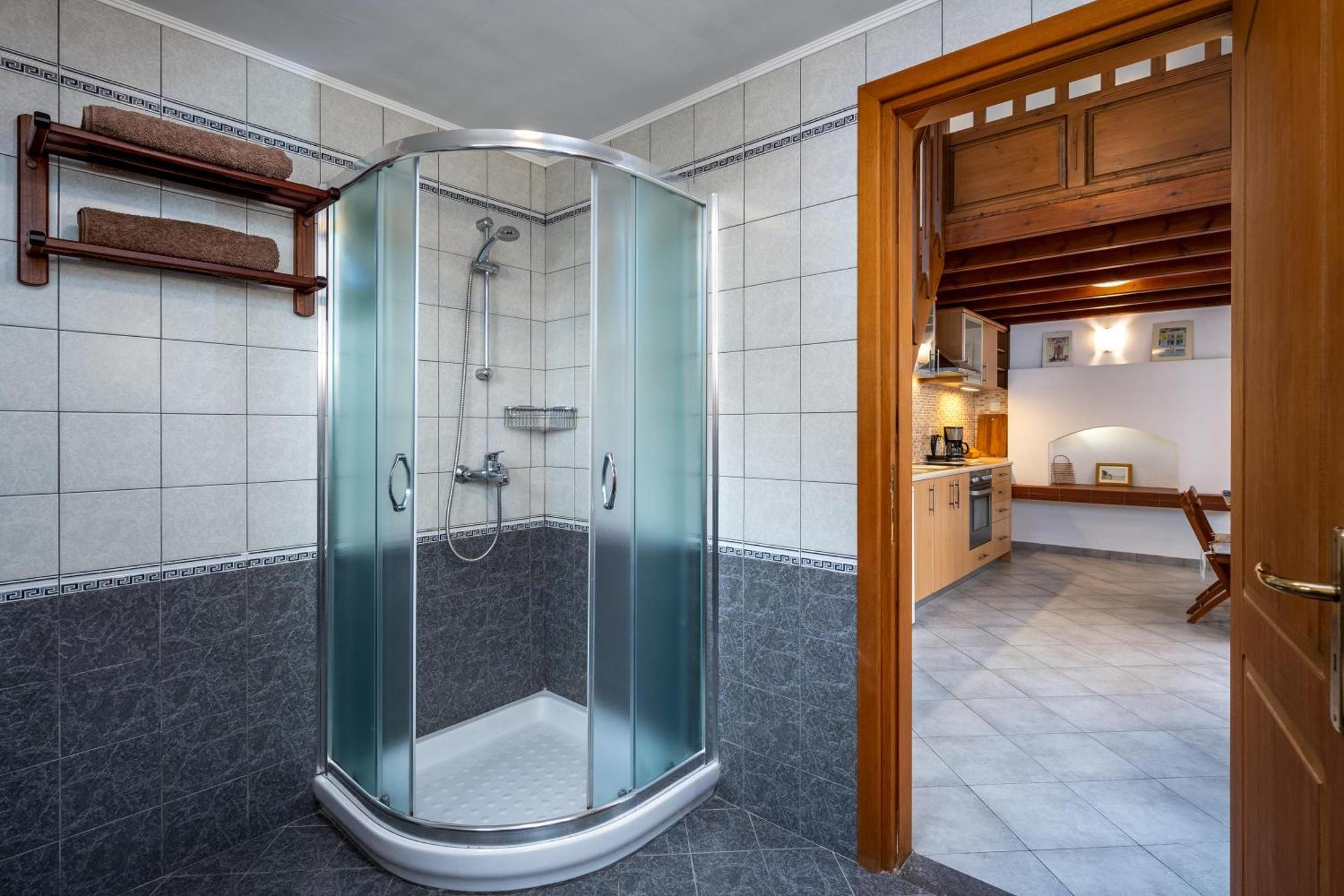 Over The Sea Apartments سيمي المظهر الخارجي الصورة
