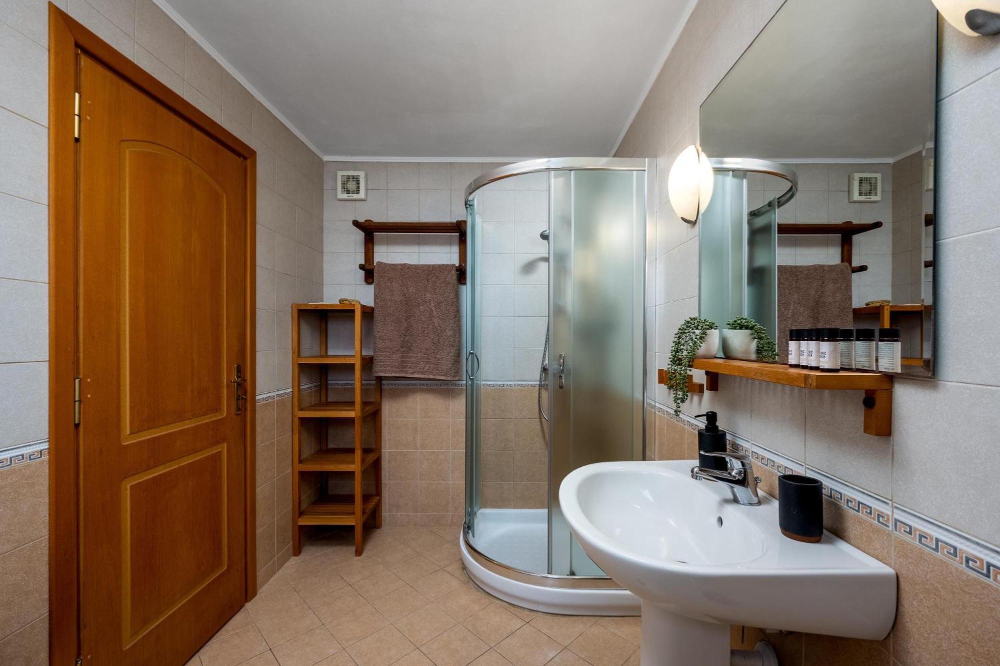 Over The Sea Apartments سيمي المظهر الخارجي الصورة